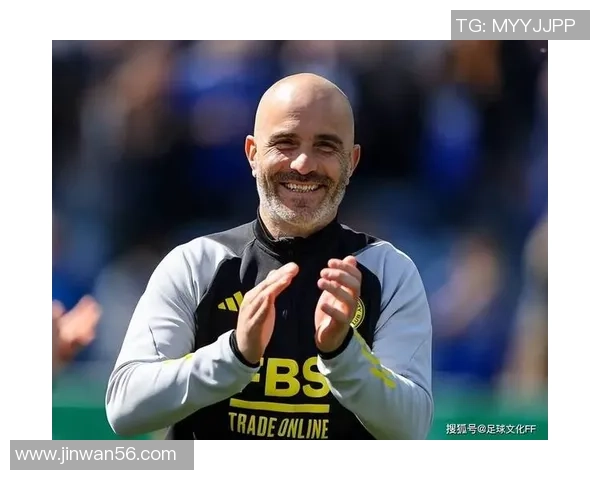 帅气球星闪耀足球发布会 引爆全场热烈关注与讨论 帅气球星闪耀足球发布会 引爆全场热烈关注与讨论