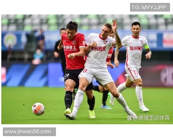 两队争锋激战足球场 谁将逆袭成就球星梦想 两队争锋激战足球场 谁将逆袭成就球星梦想